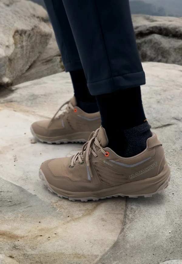 ULTIMATE LOW - Hikingschuh - safari/dark moonbean