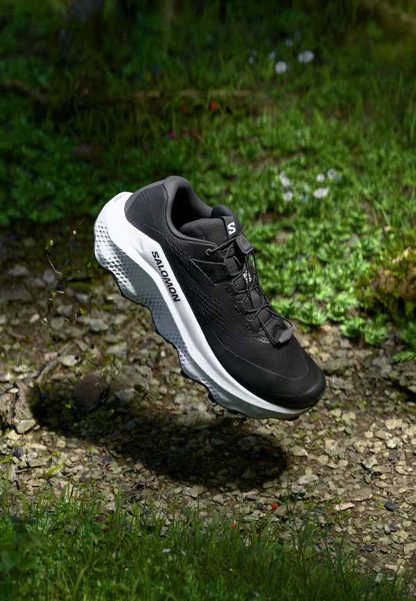 ULTRA GLIDE 3 - Laufschuh Trail - black/white