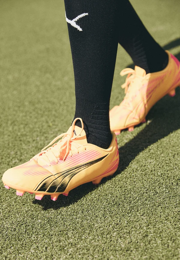 ULTRA PLAY FG/AG - Fußballschuh Nocken - sun stream/black/sunset glow
