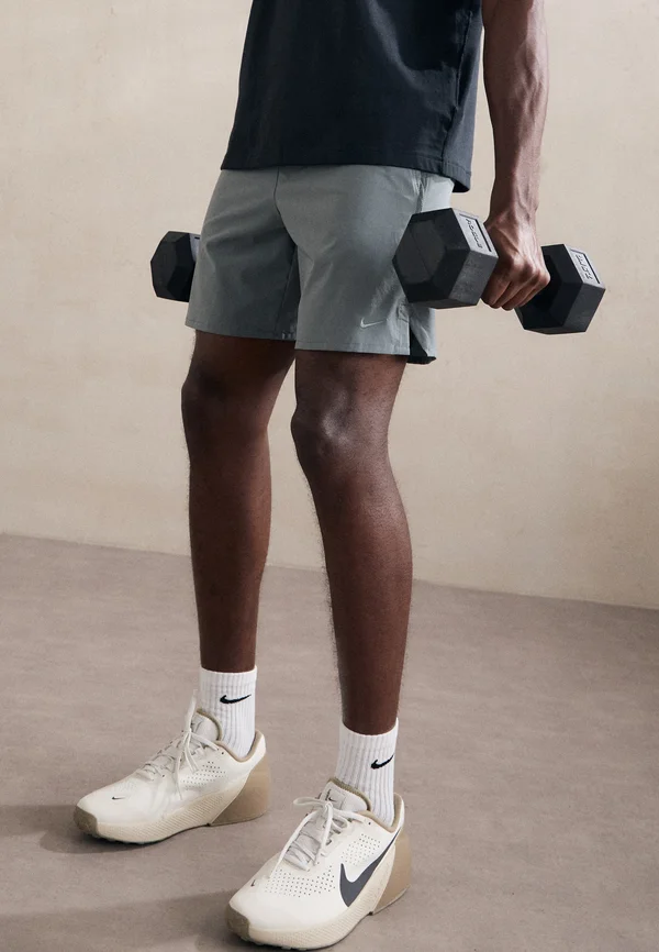 UNLIMITED - Kurze Sporthose - smoke grey/black
