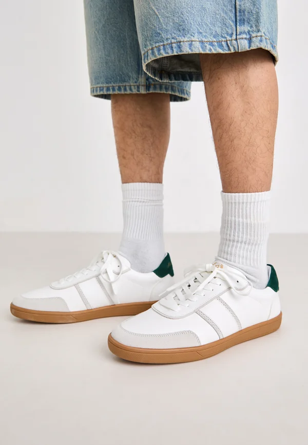 UPTOWN PILLOW WALK - Sneaker low - white