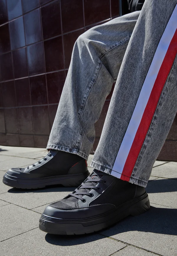 URIAN HITO - Schnürstiefelette - black