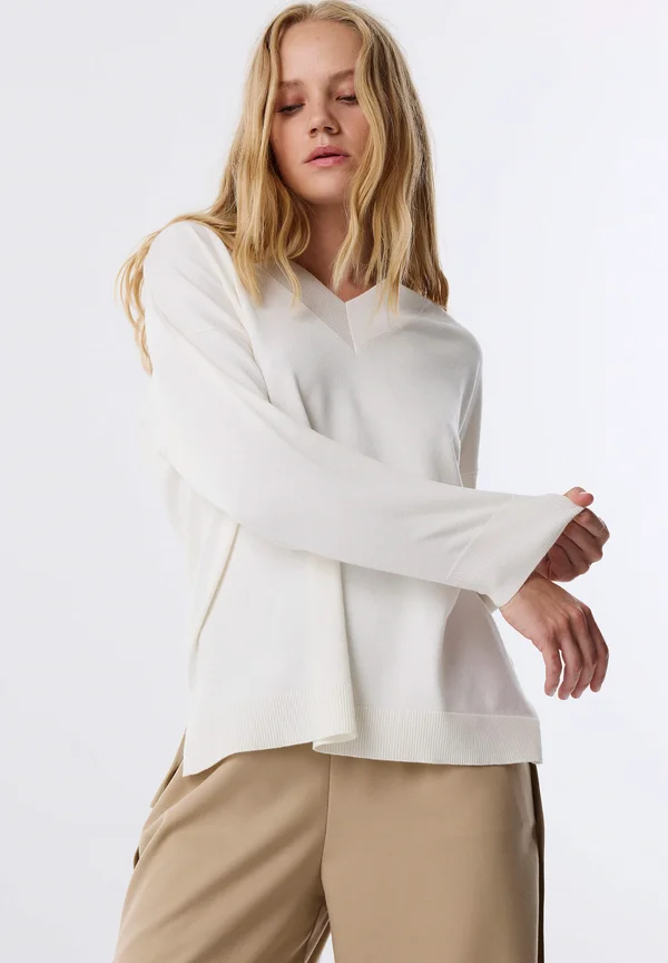 V-NECK BASIC - Strickpullover - ecru