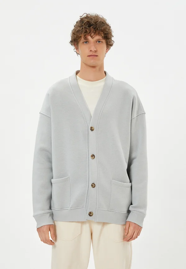 V NECK BUTTONED POCKET - Strickjacke - grey