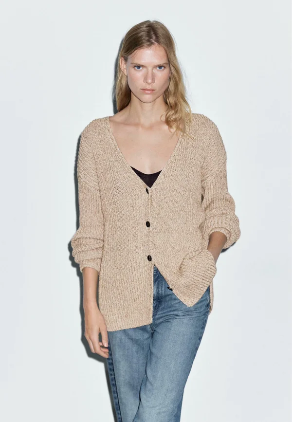 V-NECK FLECKED-EFFECT - Strickjacke - beige