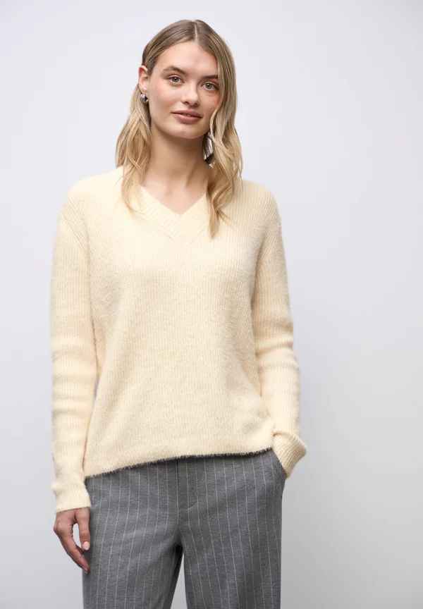 V-NECK PULLOVER - Strickpullover - beige