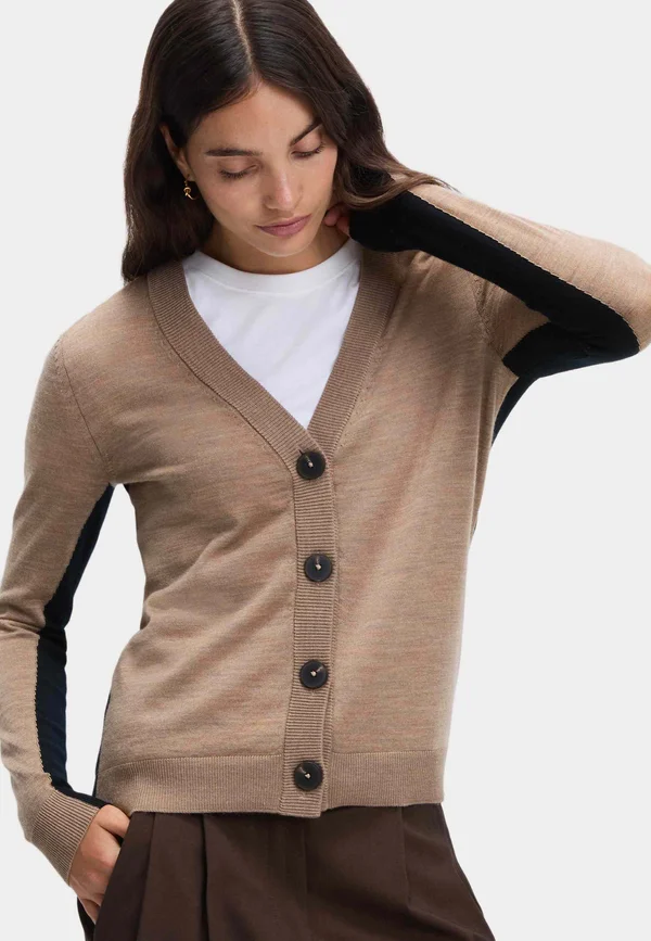 V-NECK - Strickjacke - hazelnut