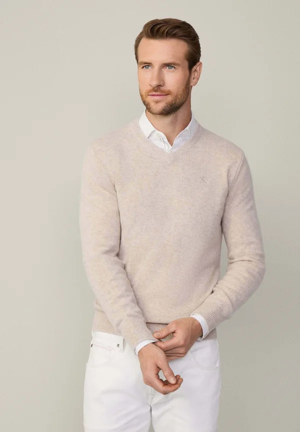 V NECK - Strickpullover - antique white