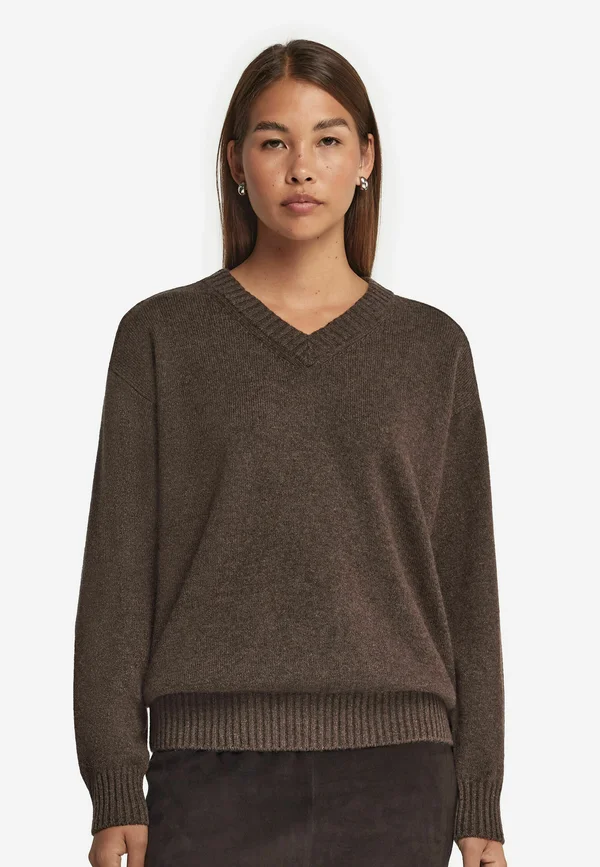 V NECK - Strickpullover - braun marrone caffè