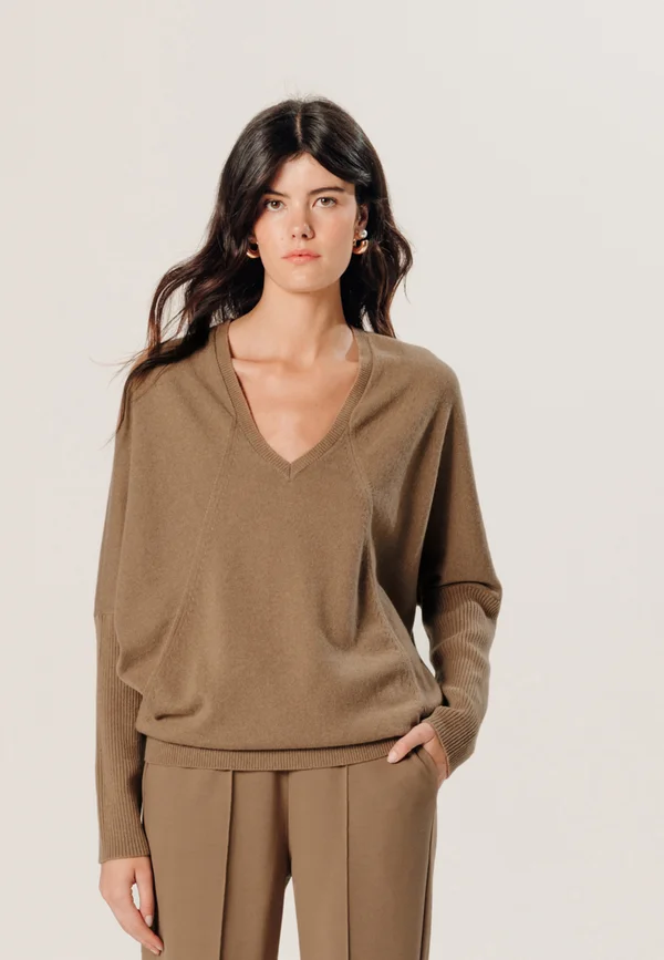 V-NECK - Strickpullover - camel