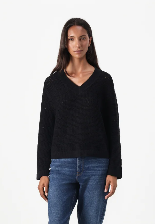 V NECK - Strickpullover - deep black