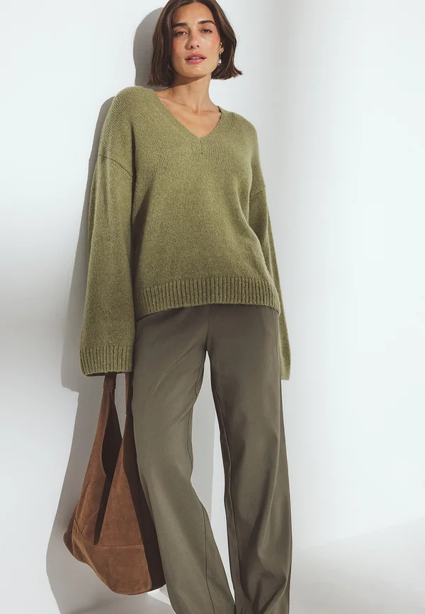 V-NECK - Strickpullover - green