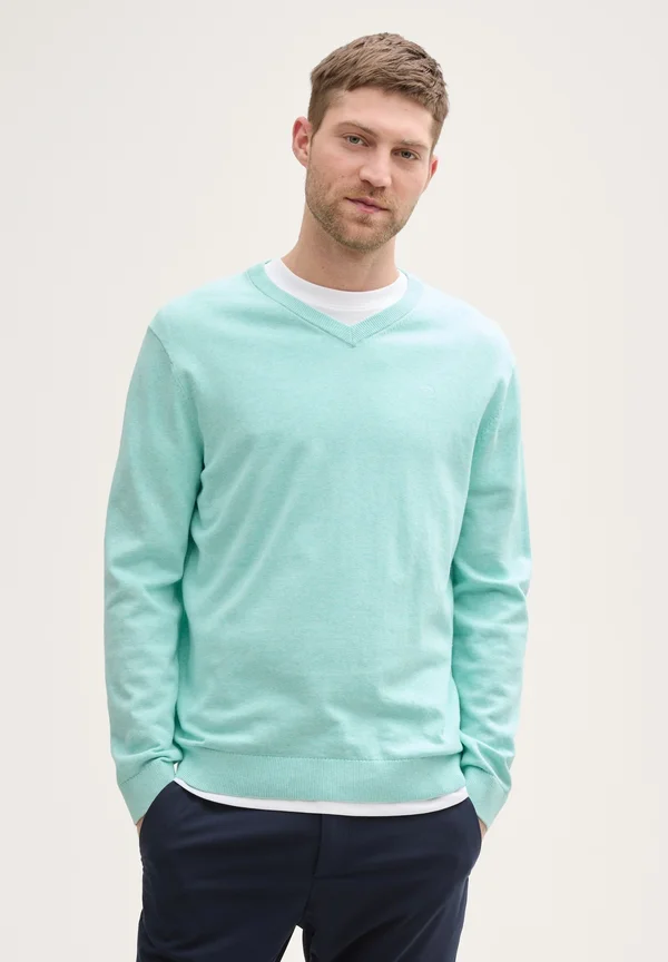 V-NECK - Strickpullover - soft mint green melange