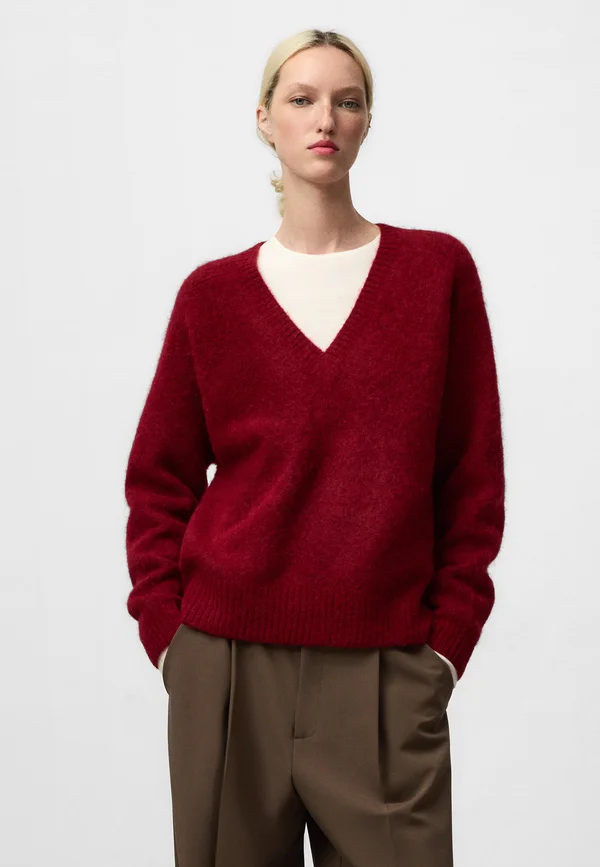 V-NECK SWEATER - Strickpullover - red