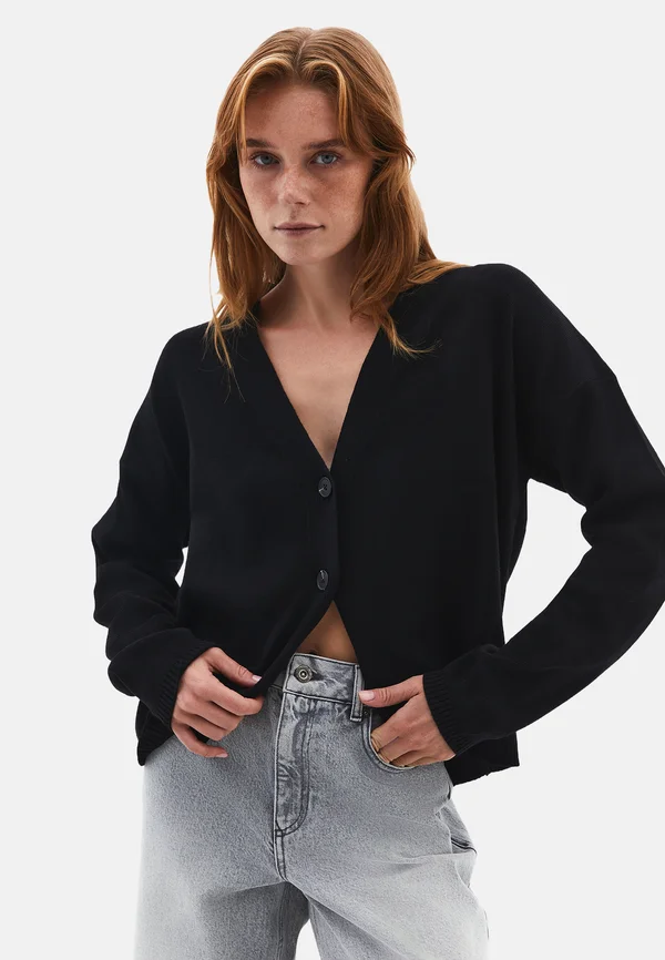 V-NECK WITH BUTTON DETAILS - Strickjacke - black