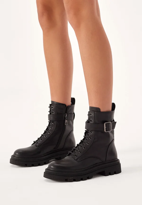 VALERY - Plateaustiefelette - black