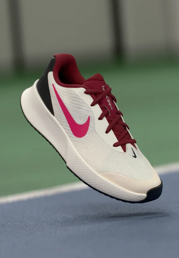 VAPOR LITE 3 HC - Multicourt Tennisschuh - pale ivory/rush pink/sail/team red/black