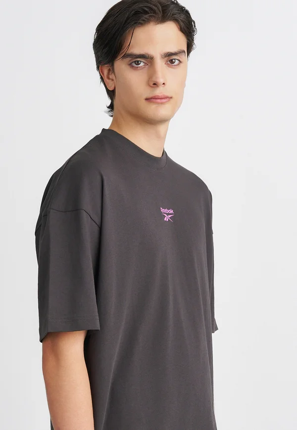 VARSITY ARCH SHORT SLEEVE - T-Shirt print - washed black