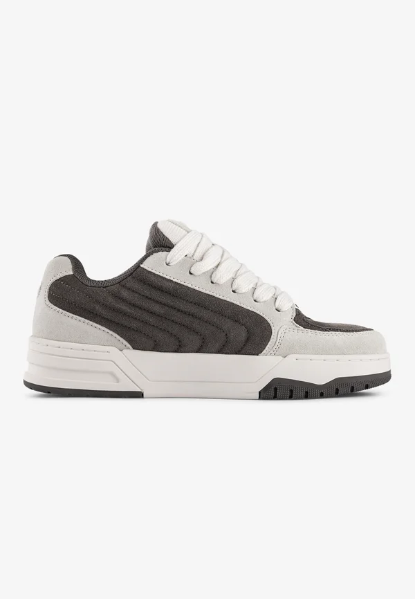 VENICE SKATE LOW UNISEX - Sneaker low - cream/dust brown