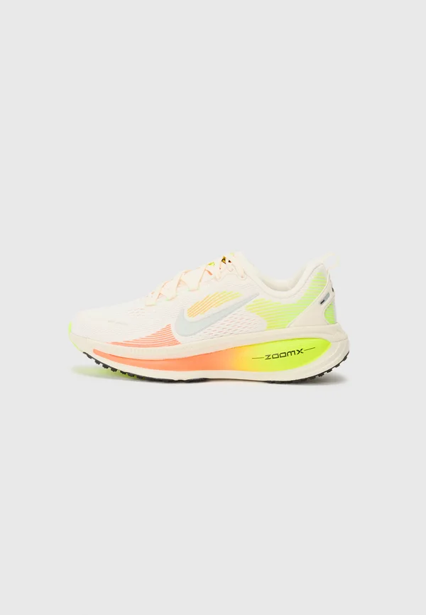 VOMERO 18 - Laufschuh Straße - phantom/silver-coloured/wild mango/volt