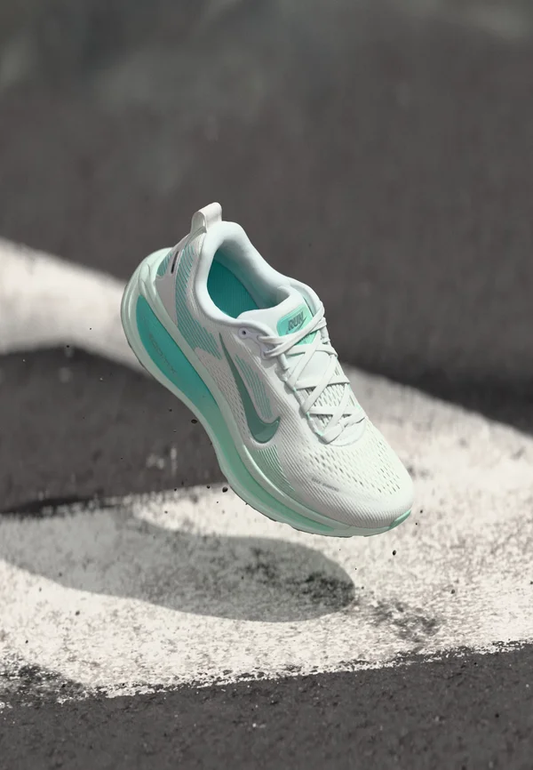VOMERO 18 - Laufschuh Straße - white/cannon/bleached turquoise/mint foam/barely green