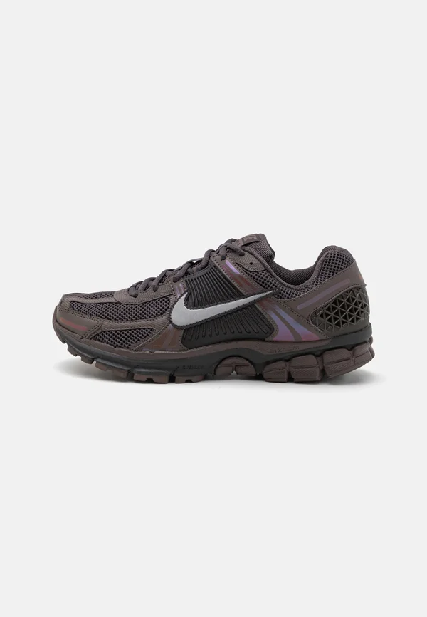 VOMERO 5 UNISEX - Sneaker low - cave stone/metallic silver