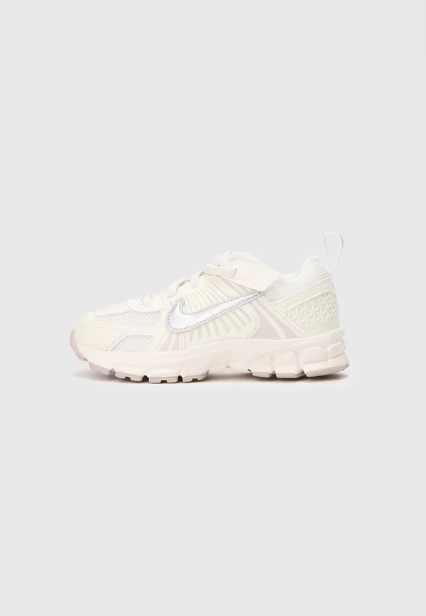 VOMERO 5 UNISEX - Sneaker low - sail/metallic silver-coloured/vast grey/college grey