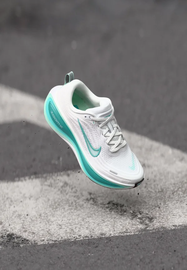 VOMERO PLUS - Laufschuh Straße - white/bleached turquoise/mint foam/barely green/washed teal