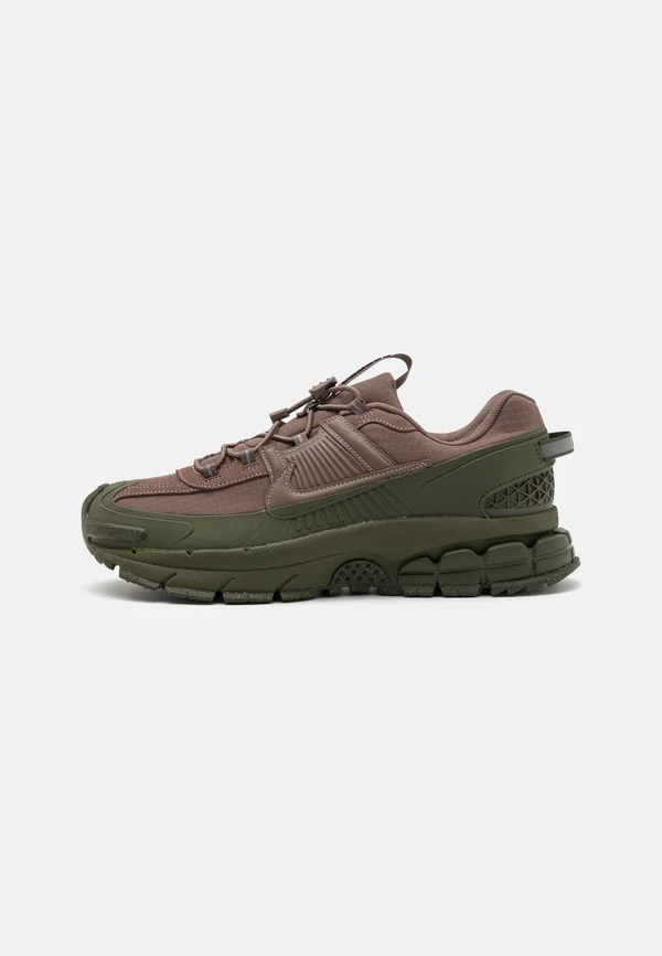 VOMERO ROAM UNISEX - Sneaker low - mink brown/medium olive/cargo khaki/black