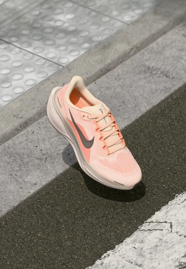 W AIR ZOOM PEGASUS 41 - Laufschuh Straße - guava ice/cave stone/orange pulse/malt/silt red