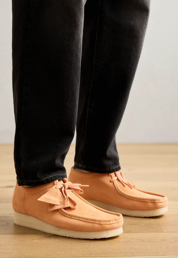 WALLABEE - Slipper - pale peach