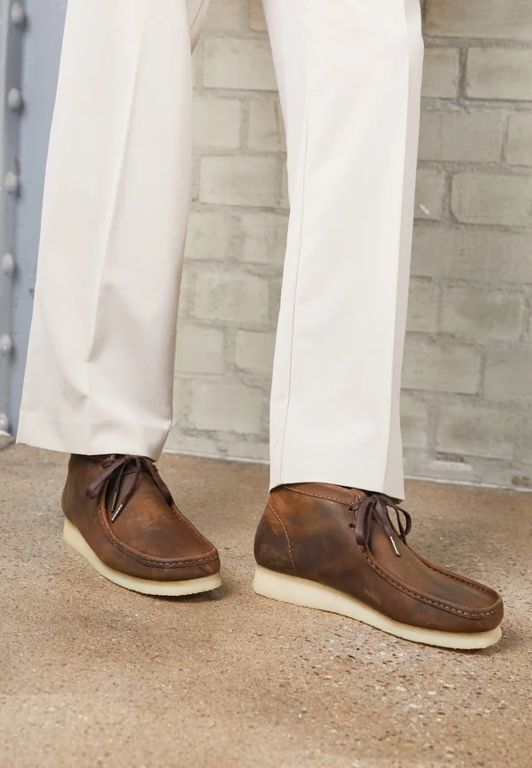 WALLABEE - Sportlicher Schnürer - beeswax