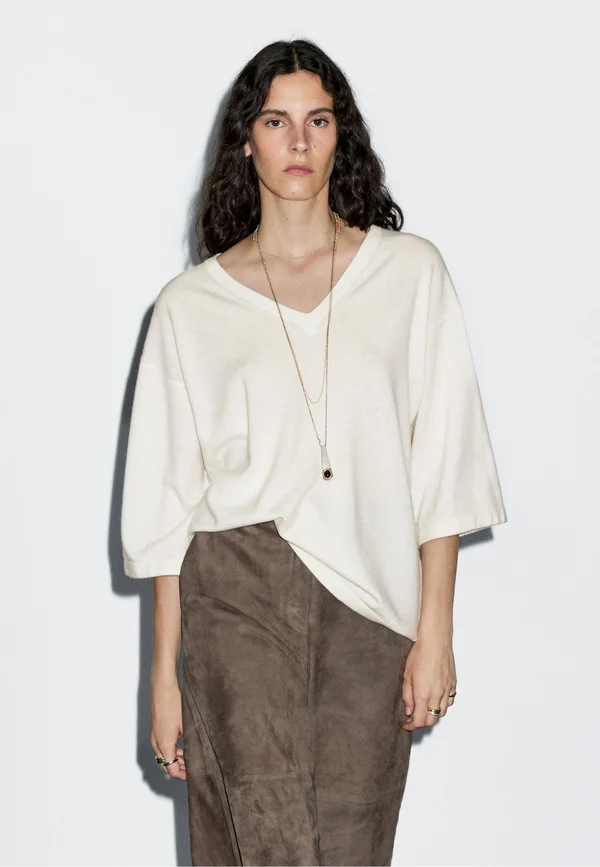 WIDE V-NECK - Strickpullover - white