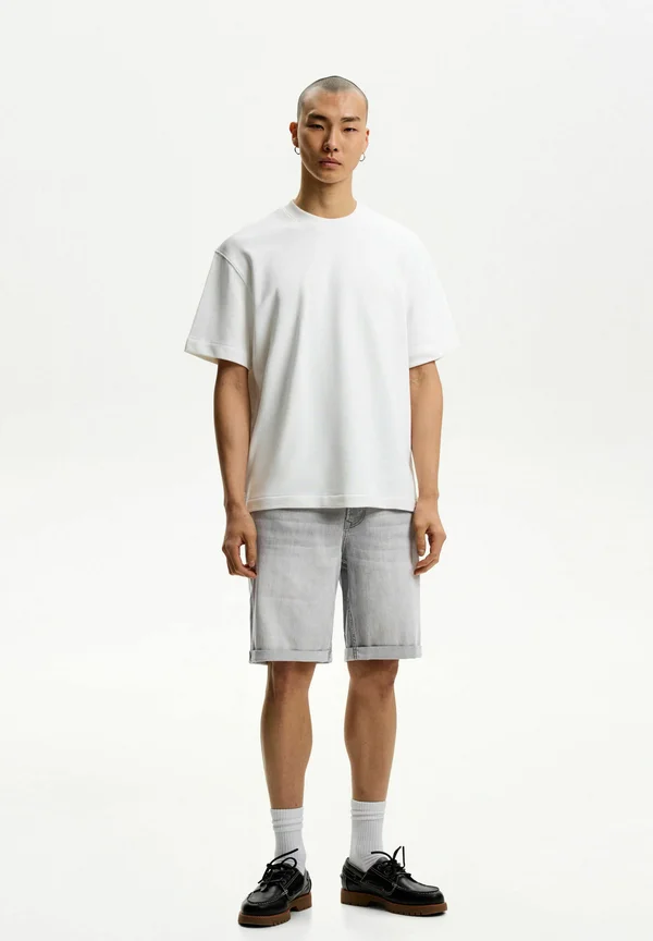 WITH TURN-UP HEMS - BERMUDA - Jeans Shorts - grey