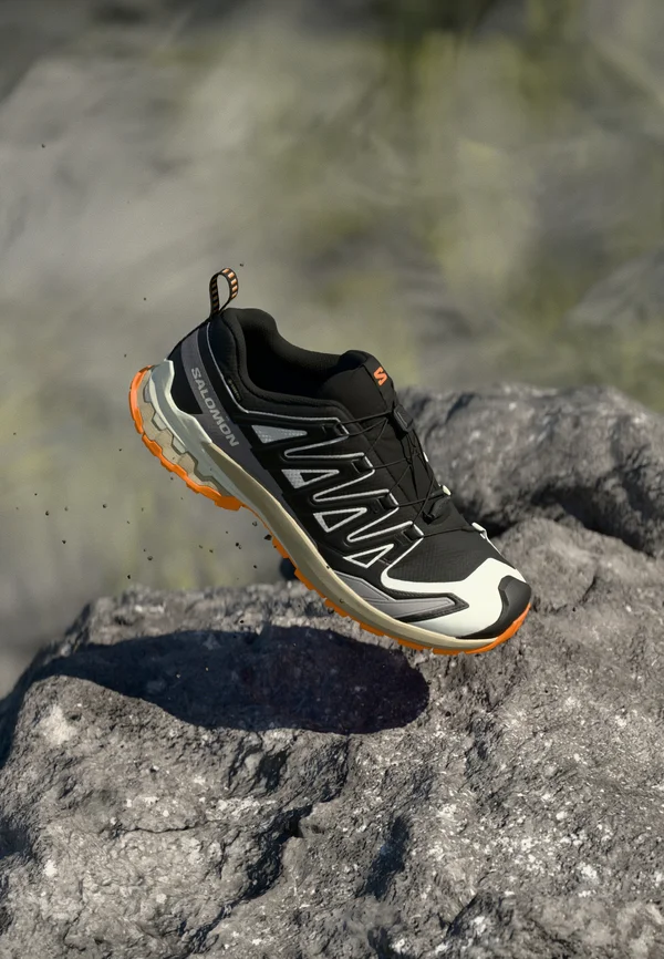 XA PRO 3D V9 GTX - Laufschuh Trail - black/vanilla ice/turmeric