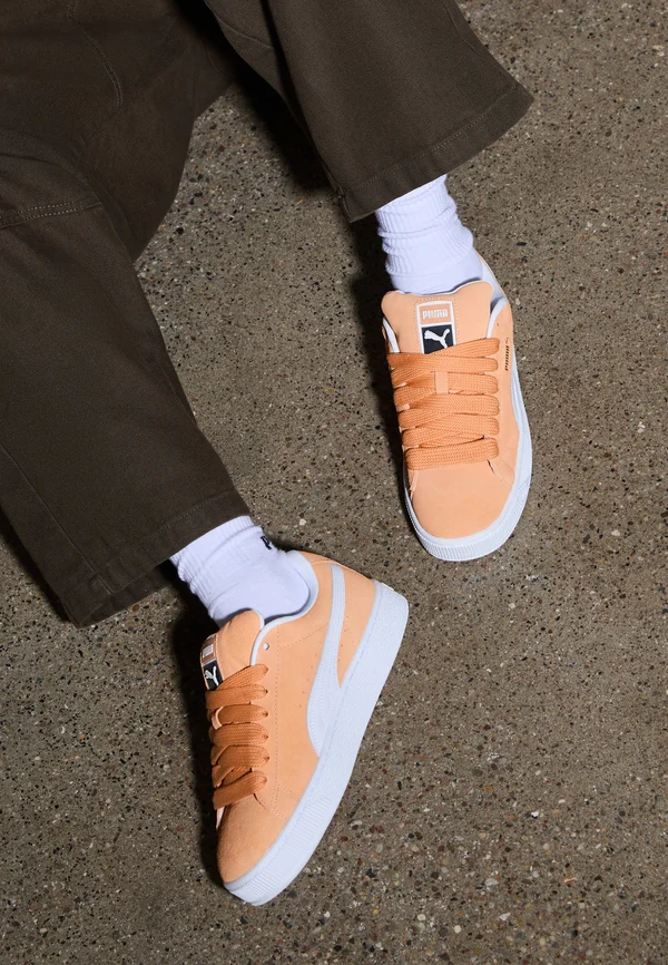 XL UNISEX - Sneaker low - bright melon/white