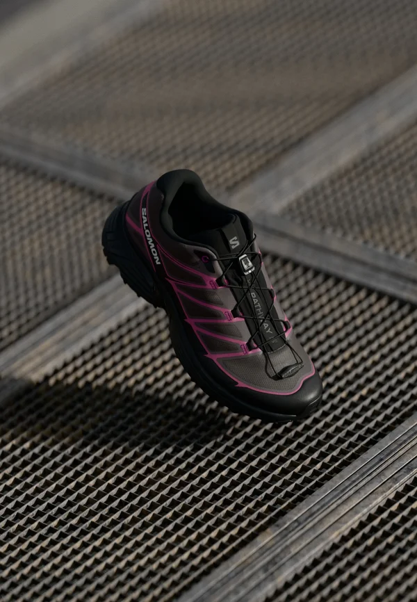 XT-PATHWAY 2 IRIDESCENT UNISEX - Sneaker low - black/hollyhock/plum perfect