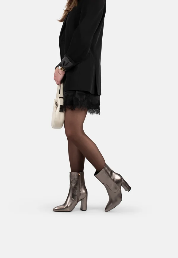 YARA - Stiefelette - gold