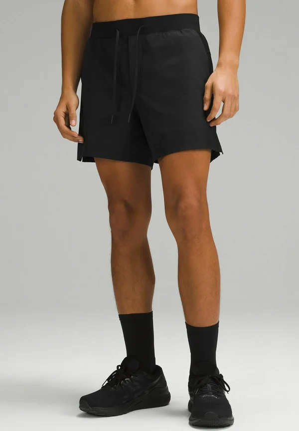 ZEROED IN LINERLESS 15cm - Kurze Sporthose - black