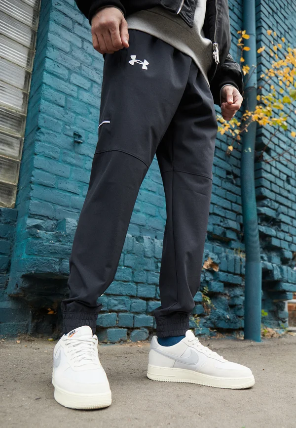 ZONE WOVEN - Jogginghose - black