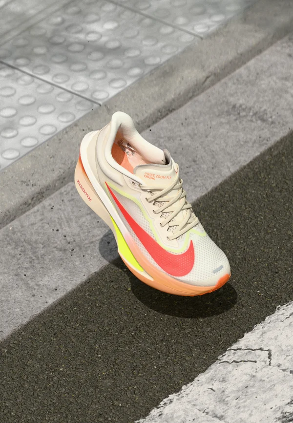 ZOOM FLY 6 - Laufschuh Straße - pale ivory/hyper crimson/barely volt/volt/orange pulse/coconut milk