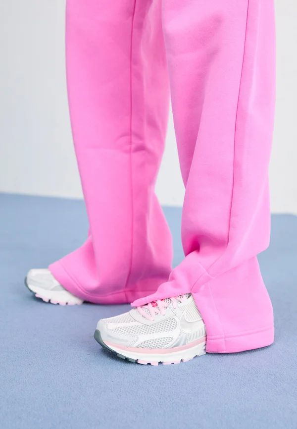 ZOOM VOMERO 5 - Sneaker low - photon dust/metalic silver/summit white/cool grey/hyper pink/pink foam