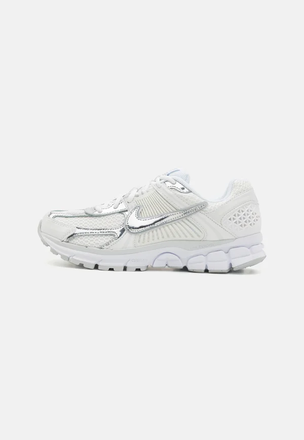 ZOOM VOMERO 5 - Sneaker low - white/metallic silver/summit white/pure platinum
