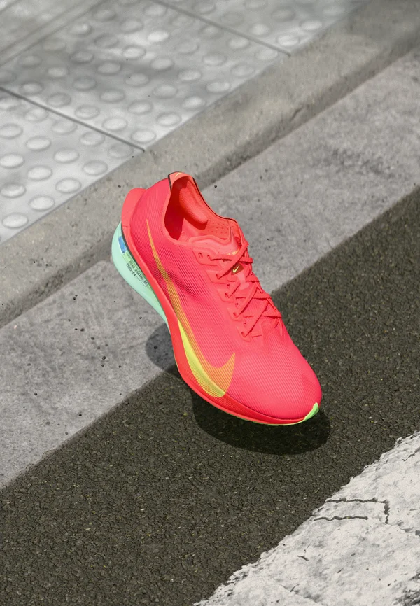 ZOOMX VAPORFLY NEXT% 4 - Laufschuh Straße - bright crimson/lime blast/mint foam/cave purple/hyper orange/ember glow