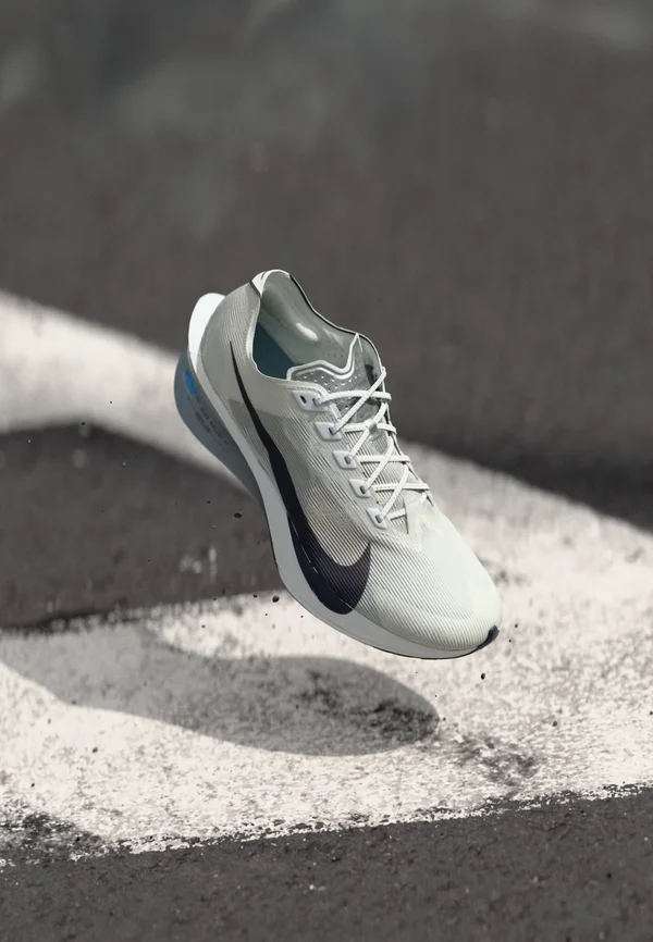 ZOOMX VAPORFLY NEXT% 4 - Laufschuh Straße - white/pure platinum-coloured/bright crimson/metallic silver-coloured