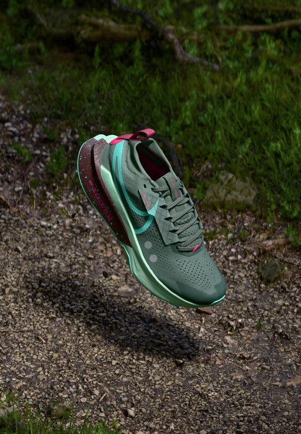 ZOOMX ZEGAMA 2 - Laufschuh Trail - clay green/bleached turquoise/mint foam/burgundy crush/hyper pink