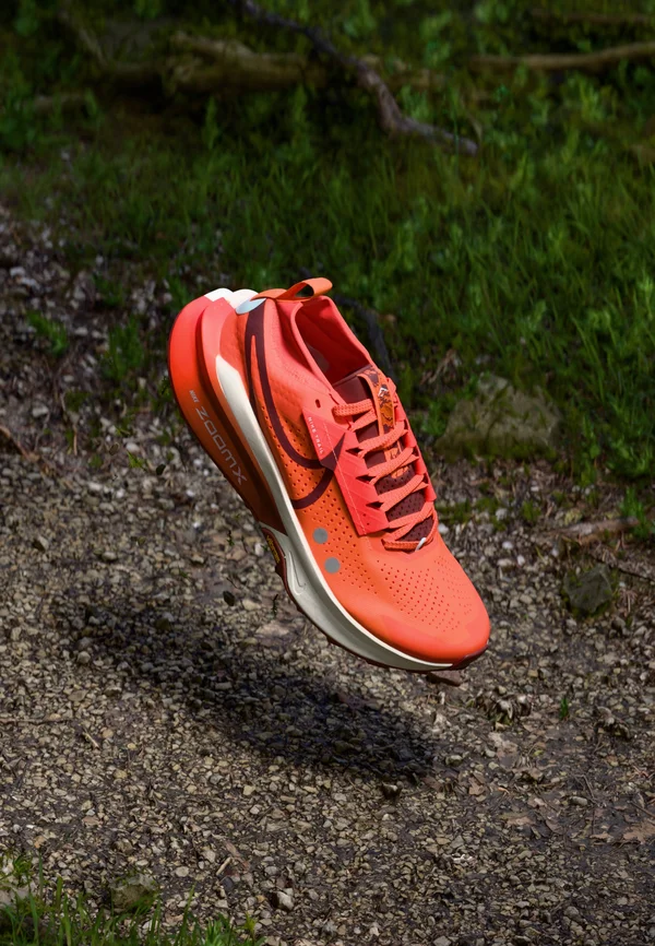 ZOOMX ZEGAMA 2 - Laufschuh Trail - hyper crimson/dark team red/glacier blue/sail
